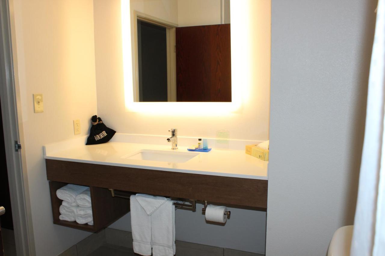 Holiday Inn Express & Suites San Antonio West Sea World Area By Ihg Esterno foto